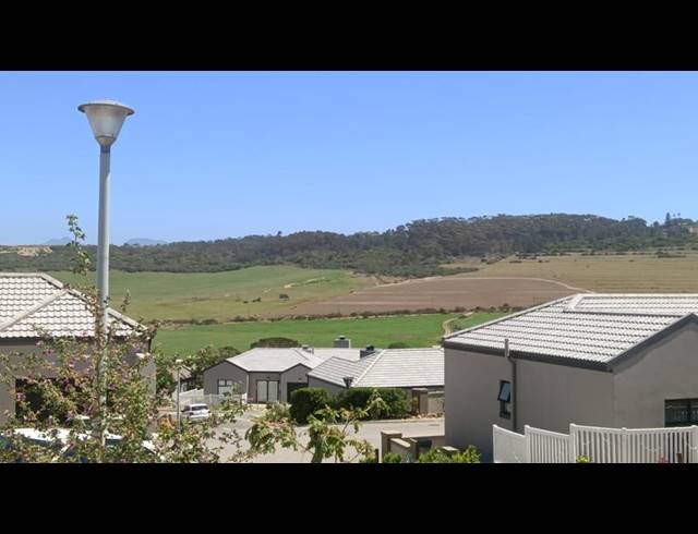 2 BEDROOM HOUSE FOR SALE IN REEBOK